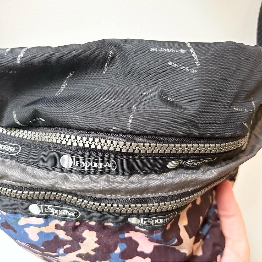 Lesportsac nylon fanny pack with adjustable waist or crossbody strap - Picture 4 of 11